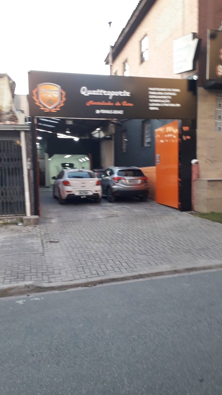Entrada real da Quattroporte Martelinho de Ouro com carros de clientes